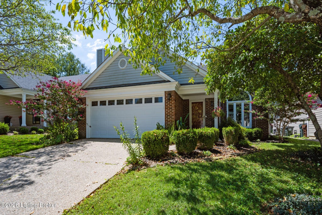 Photo of 10928 Fairway Pointe Dr, Louisville, KY 40241 (MLS # 1725029)