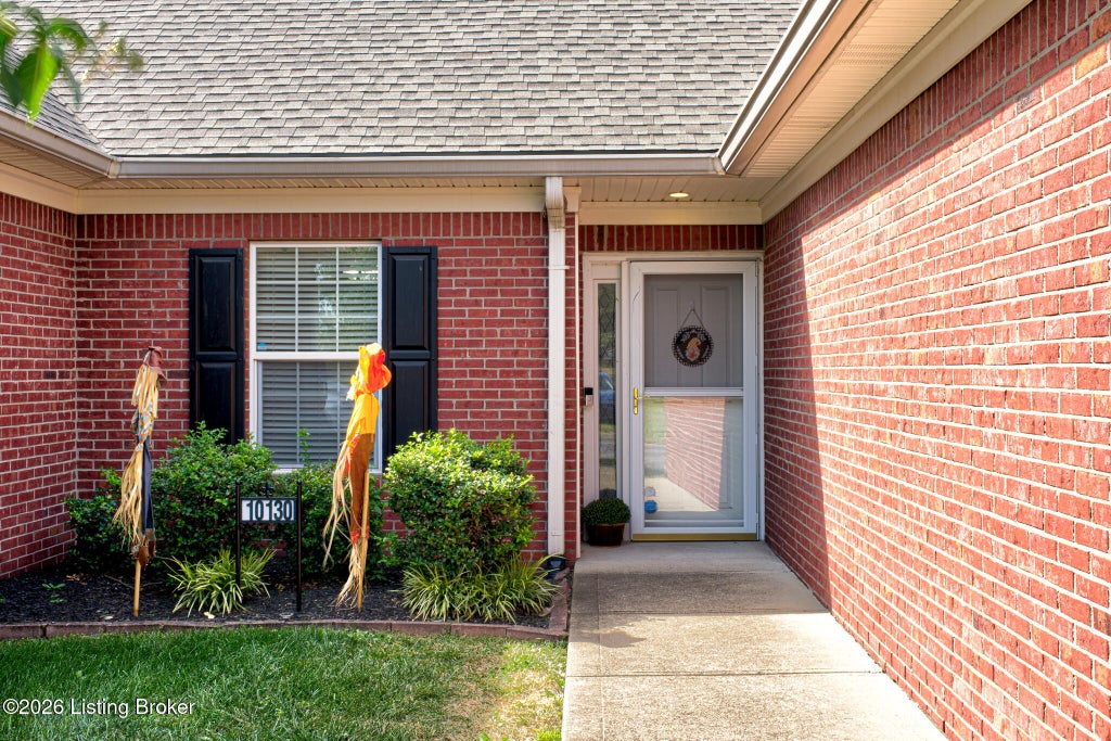 Photo of 10130 Autumn Gardens Way, Louisville, KY 40229 (MLS # 1731512)