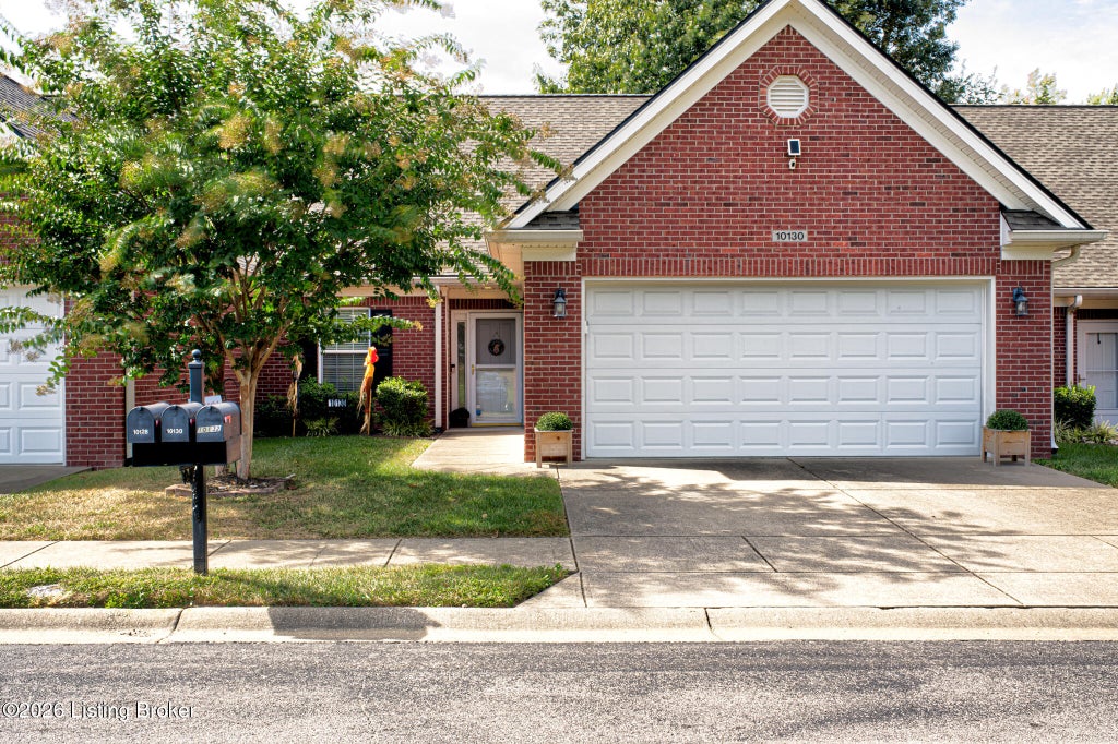 Photo of 10130 Autumn Gardens Way, Louisville, KY 40229 (MLS # 1731512)