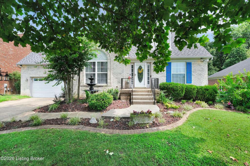 Photo of 10527 Leven Blvd, Louisville, KY 40229 (MLS # 1724161)