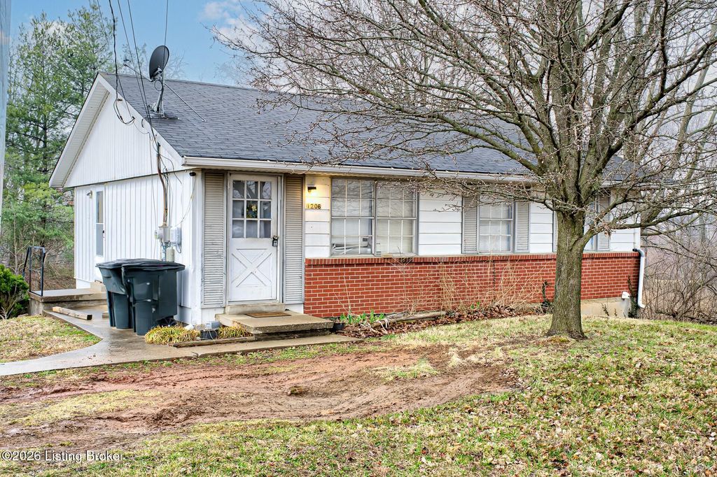 Photo of 1206 Woodland Dr, Elizabethtown, KY 42701 (MLS # 1710675)