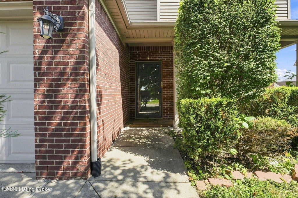 Photo of 11405 Walnut Farm Pl, Louisville, KY 40229 (MLS # 1728189)