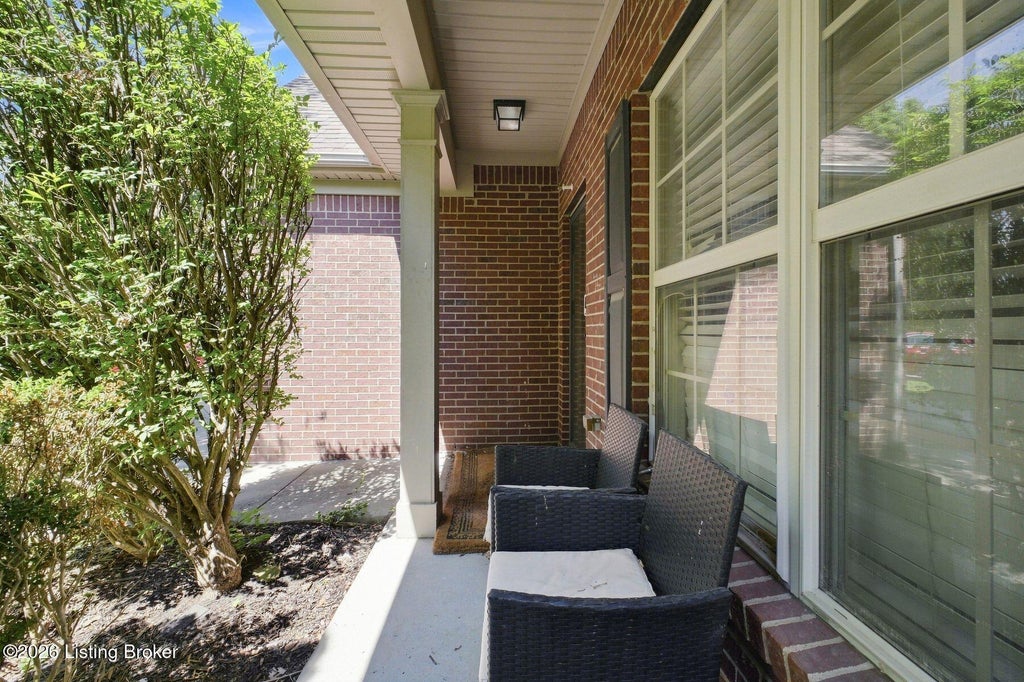 Photo of 11405 Walnut Farm Pl, Louisville, KY 40229 (MLS # 1728189)