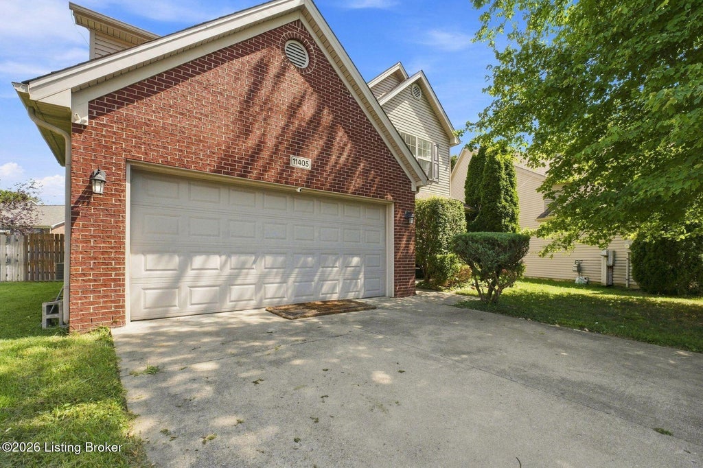 Photo of 11405 Walnut Farm Pl, Louisville, KY 40229 (MLS # 1728189)