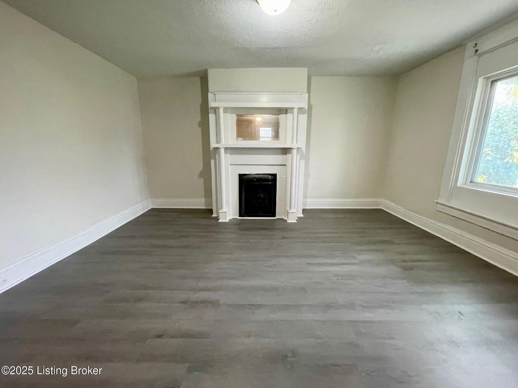 Photo of 1533 Beech St, Louisville, KY 40211 (MLS # 1705616)