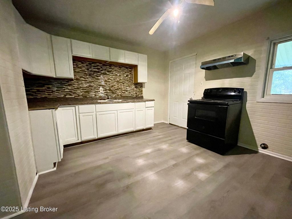 Photo of 1533 Beech St, Louisville, KY 40211 (MLS # 1705616)