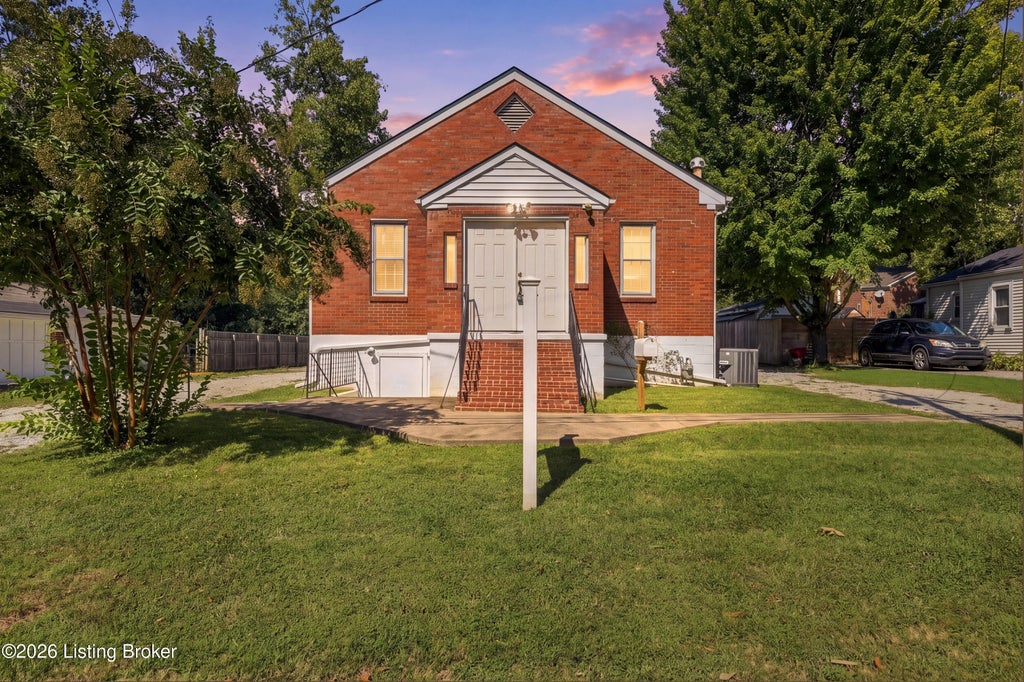 Photo of 109 Berry Ave, Versailles, KY 40383 (MLS # 1729115)