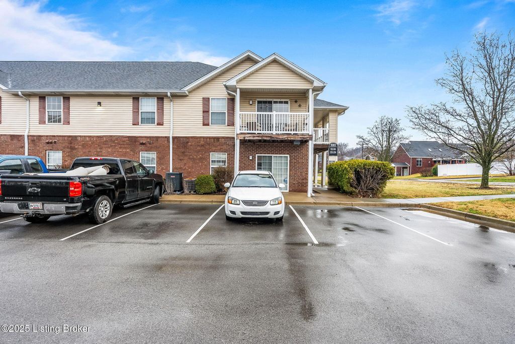 Photo of 9303 Stonestreet Rd #UNIT 214, Louisville, KY 40272 (MLS # 1705273)