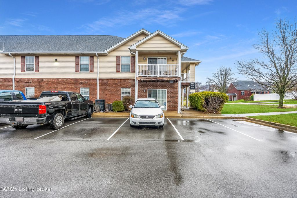 Photo of 9303 Stonestreet Rd #UNIT 214, Louisville, KY 40272 (MLS # 1705273)
