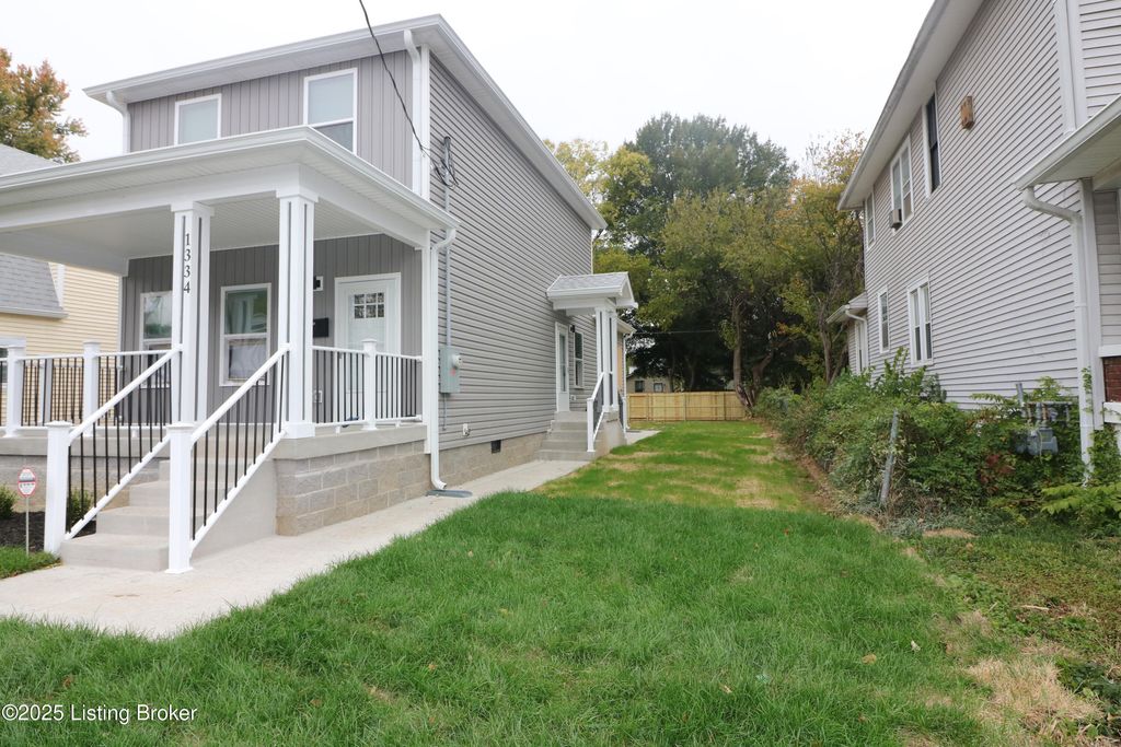 Photo of 1334 Cypress St, Louisville, KY 40211 (MLS # 1715194)