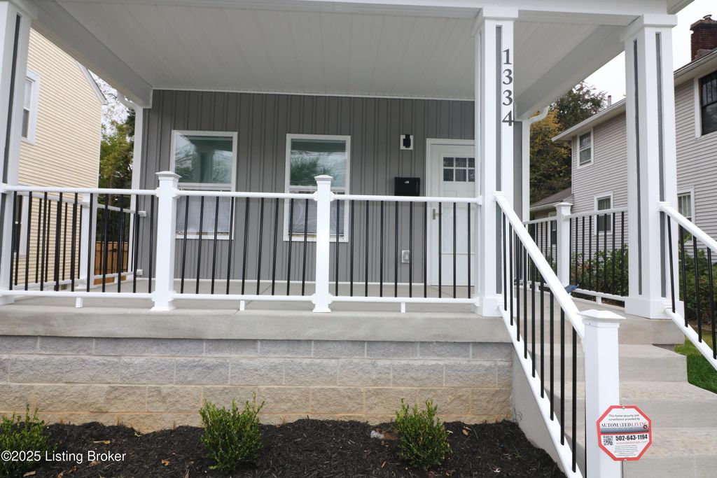 Photo of 1334 Cypress St, Louisville, KY 40211 (MLS # 1715194)