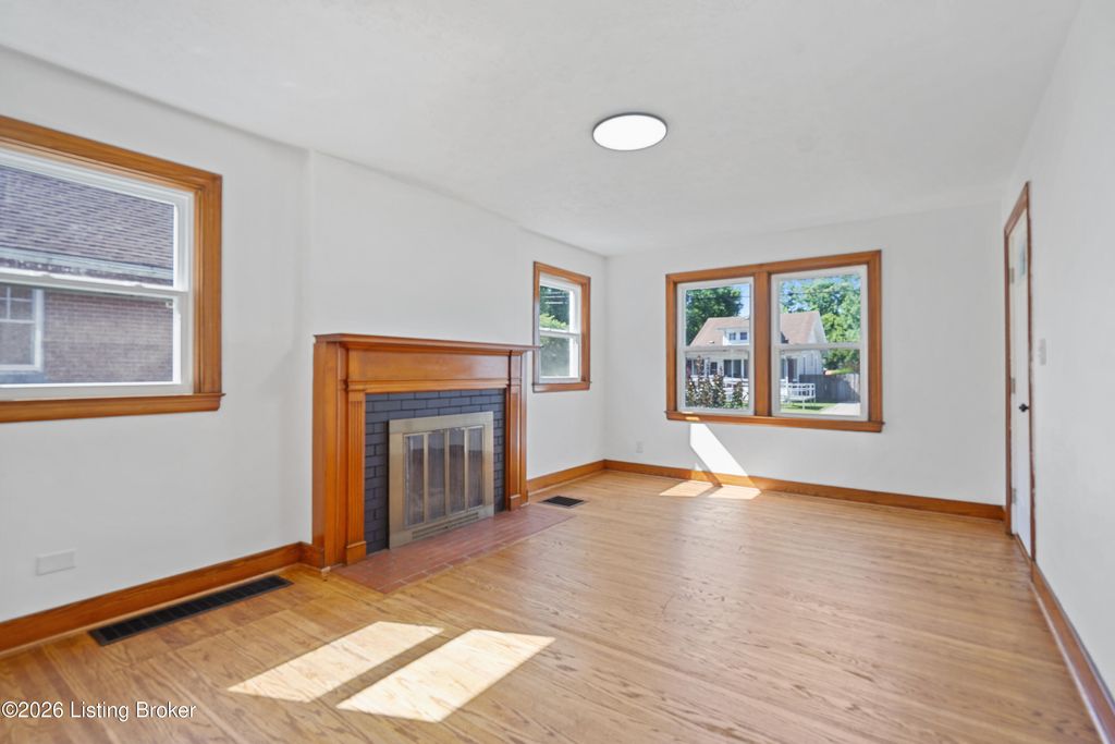 Photo of 1719 Nobel Pl, Louisville, KY 40216 (MLS # 1720228)
