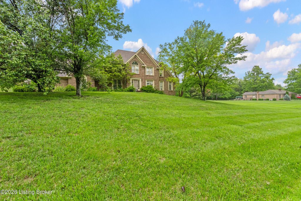 Photo of 155 Briarcliff Ct, Mt Washington, KY 40047 (MLS # 1716102)