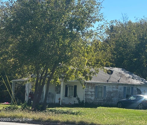 Homes For Sale - 627 W Broadway St<br/> Eminence, KY 40019