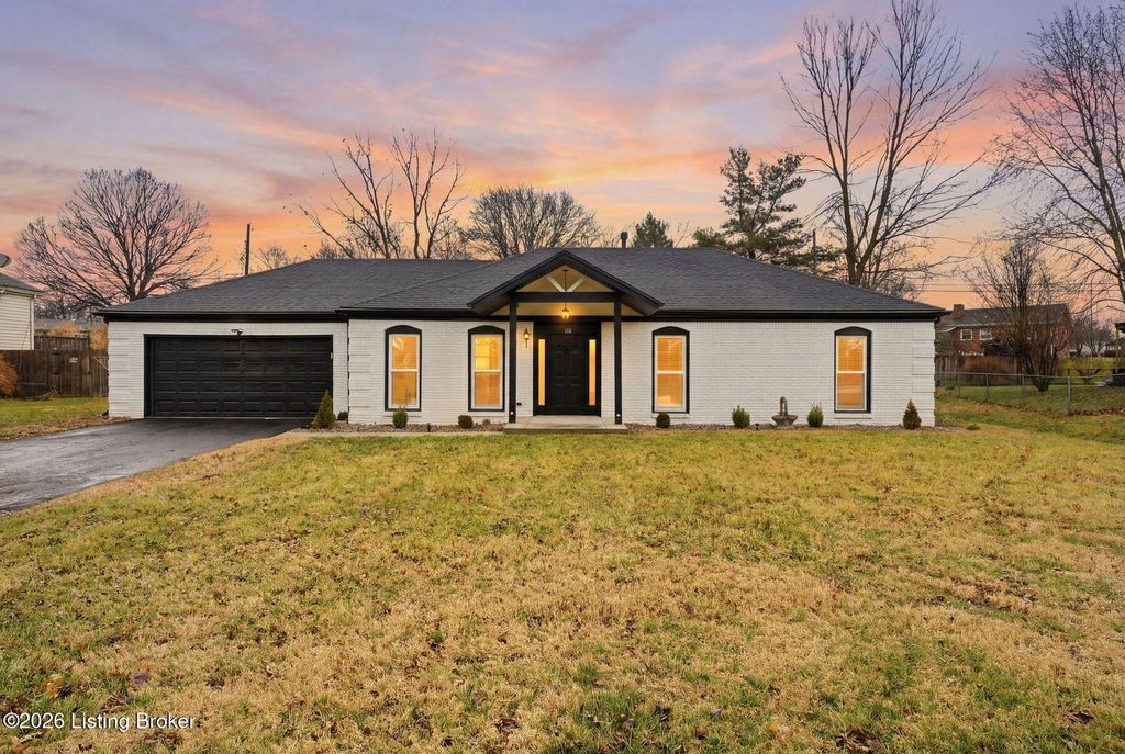 Photo of 104 Gloria Dr, Shelbyville, KY 40065 (MLS # 1710539)