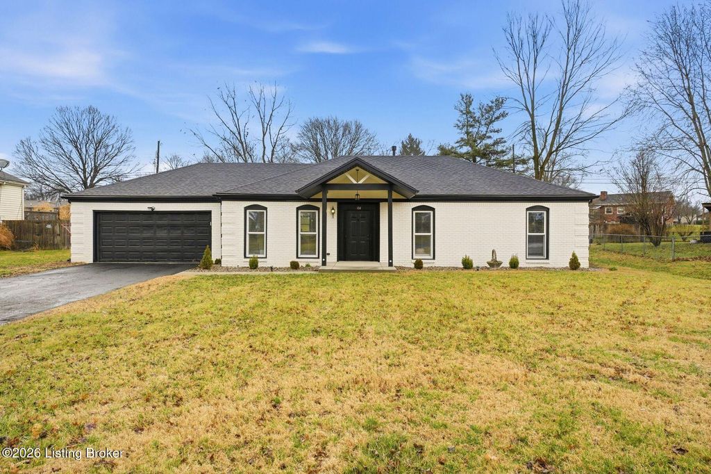 Photo of 104 Gloria Dr, Shelbyville, KY 40065 (MLS # 1710539)