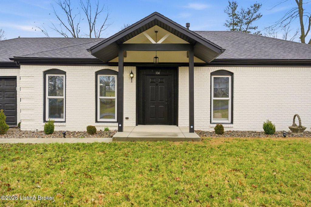 Photo of 104 Gloria Dr, Shelbyville, KY 40065 (MLS # 1710539)