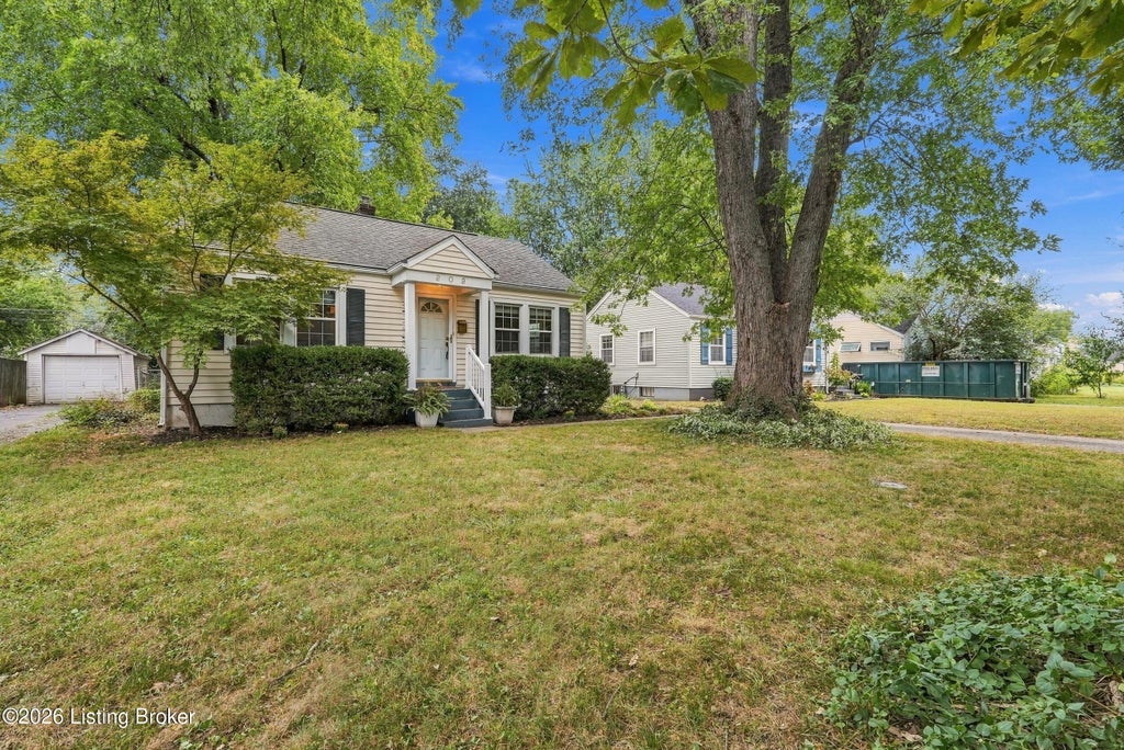 Photo of 209 Bonner Ave, Louisville, KY 40207 (MLS # 1732127)