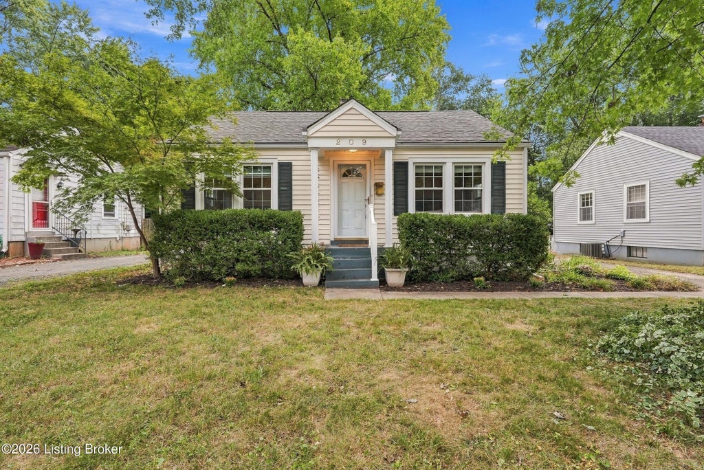 Photo of 209 Bonner Ave, Louisville, KY 40207 (MLS # 1732127)