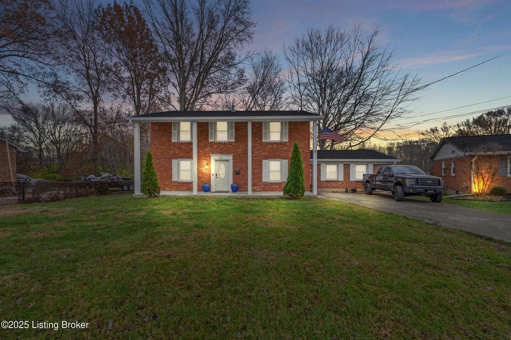 Photo of 3205 Rosewedge Way, Louisville, KY 40216 (MLS # 1704354)