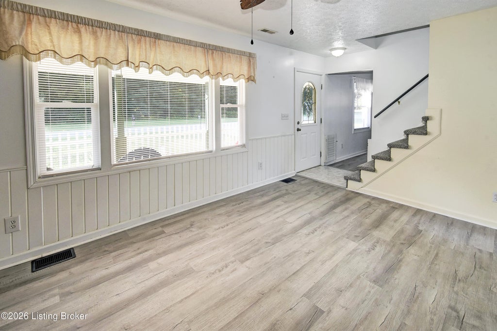 Photo of 11524 Lower River Rd, Louisville, KY 40272 (MLS # 1727923)