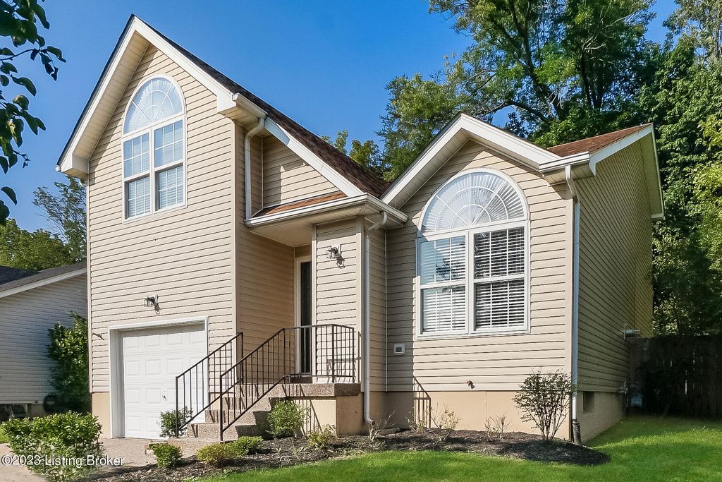 Photo of 4218 Willowview Blvd, Louisville, KY 40299 (MLS # 1704328)