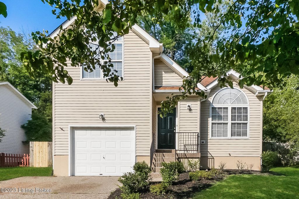 Photo of 4218 Willowview Blvd, Louisville, KY 40299 (MLS # 1704328)