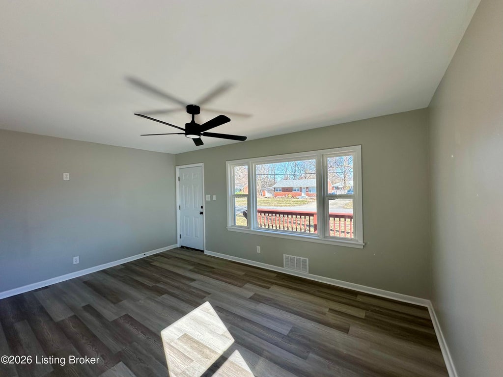 Photo of 1920 Dixie Garden Dr, Louisville, KY 40272 (MLS # 1728176)