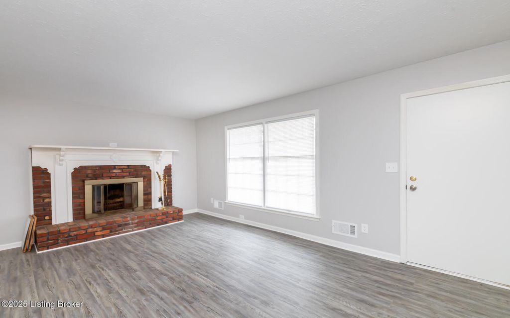 Photo of 10209 Eve Dr, Louisville, KY 40272 (MLS # 1704007)