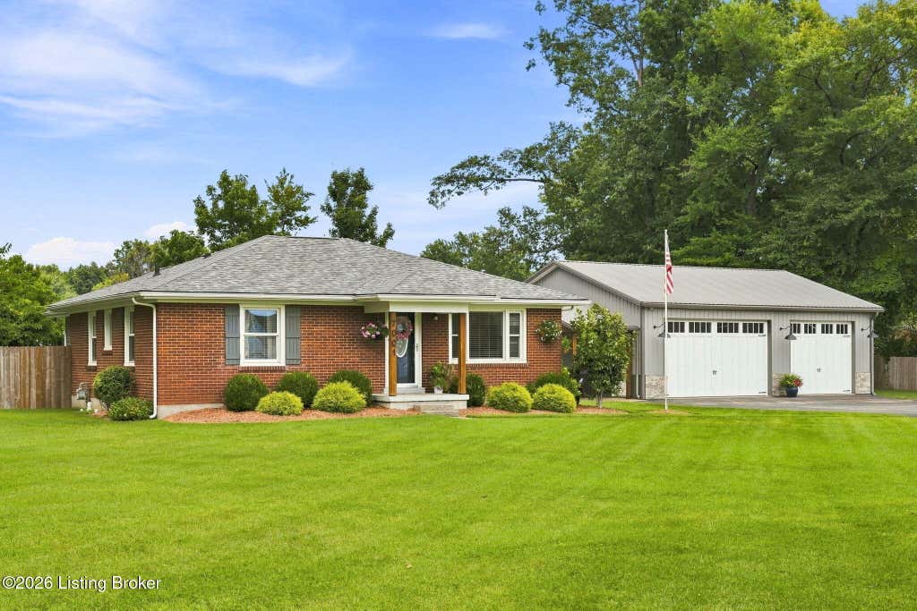 Photo of 7001 Ridge Farm Ct, Louisville, KY 40291 (MLS # 1726347)