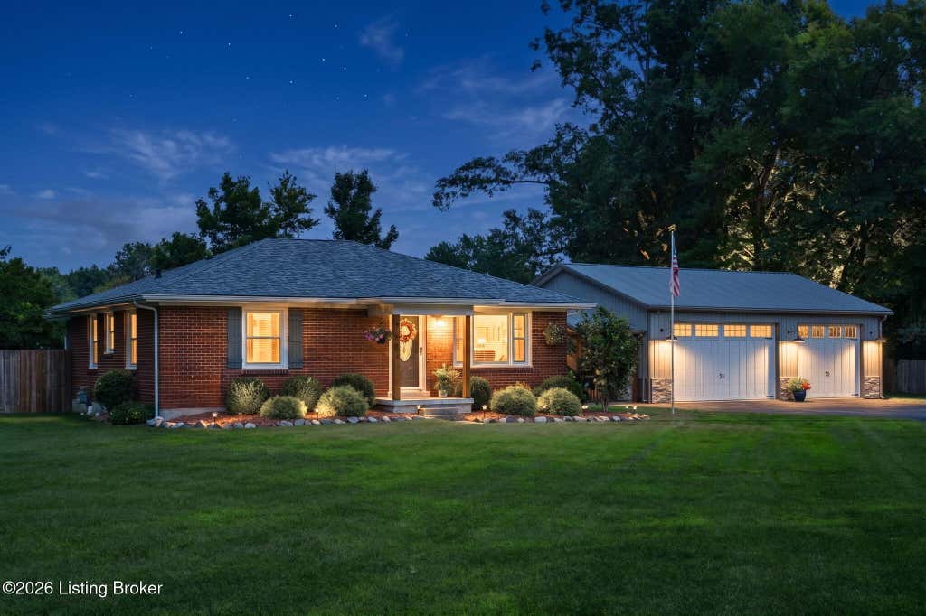 Photo of 7001 Ridge Farm Ct, Louisville, KY 40291 (MLS # 1726347)
