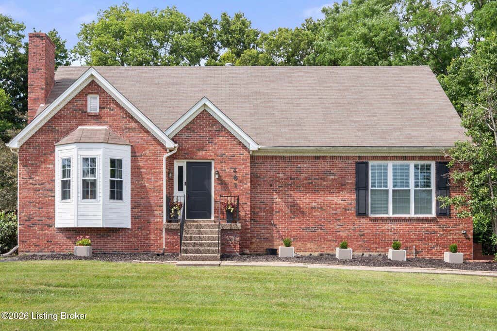 Photo of 401 Seneca Rd, Shelbyville, KY 40065 (MLS # 1724139)