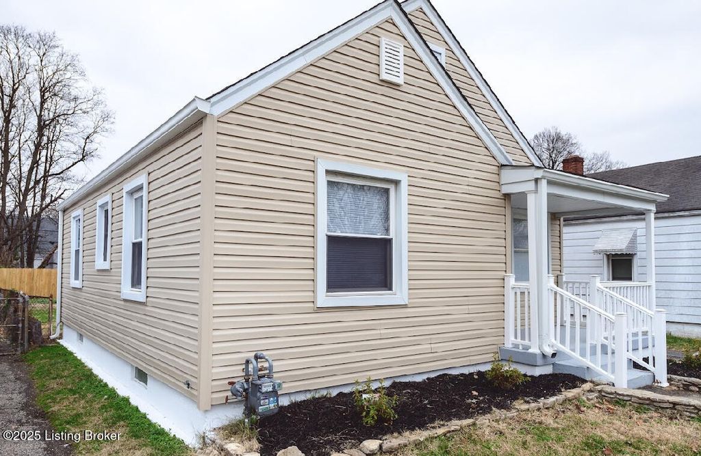 Photo of 2107 Ratcliffe Ave, Louisville, KY 40210 (MLS # 1705353)