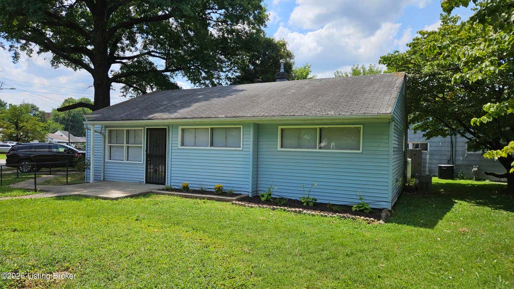 Photo of 2935 Garey Ln, Louisville, KY 40216 (MLS # 1725624)