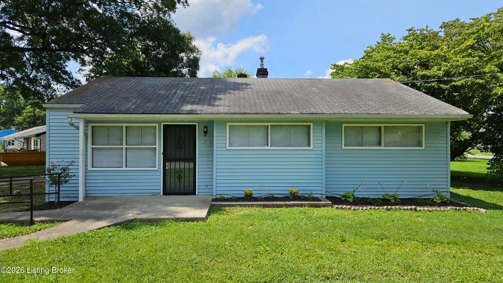 Photo of 2935 Garey Ln, Louisville, KY 40216 (MLS # 1725624)