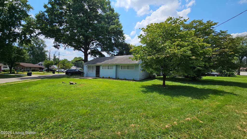 Photo of 2935 Garey Ln, Louisville, KY 40216 (MLS # 1725624)