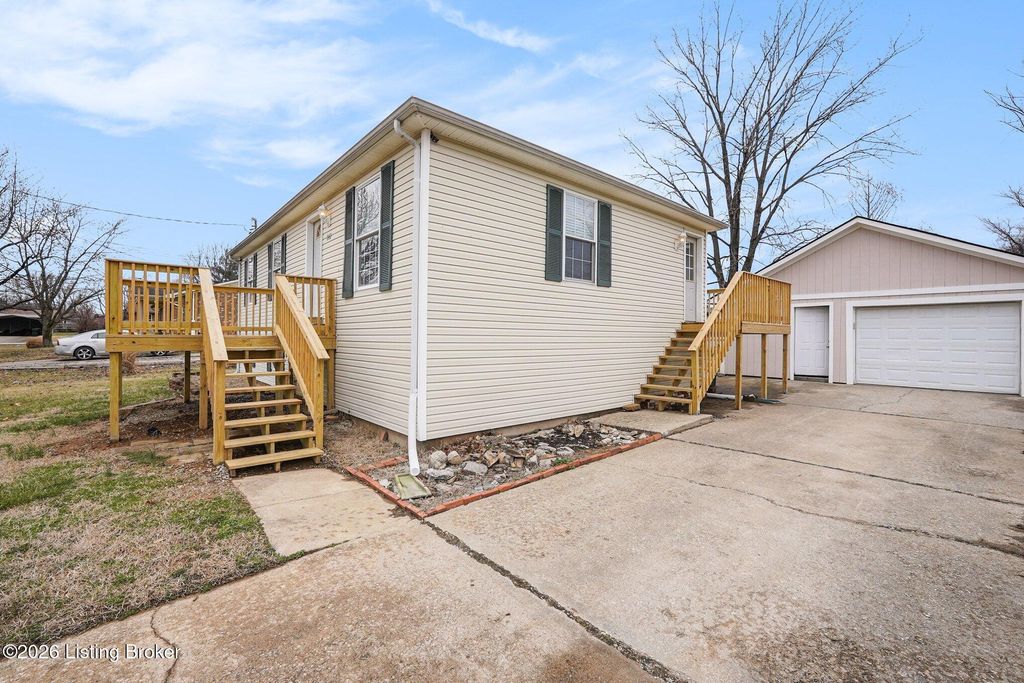 Photo of 242 Kimberly Dr, Mt Washington, KY 40047 (MLS # 1710551)