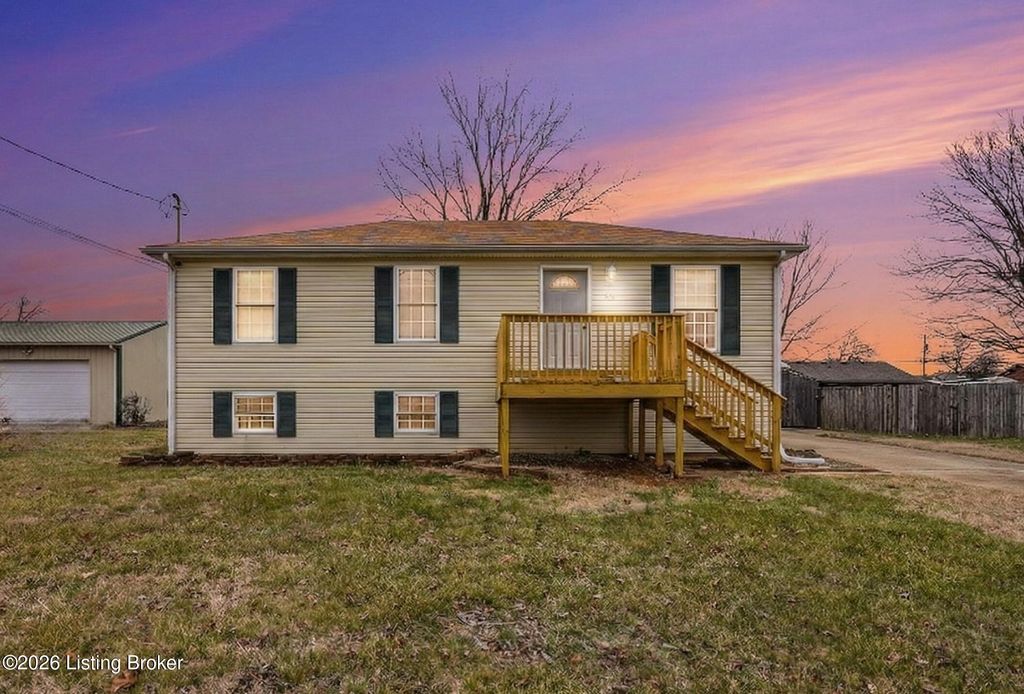Photo of 242 Kimberly Dr, Mt Washington, KY 40047 (MLS # 1710551)