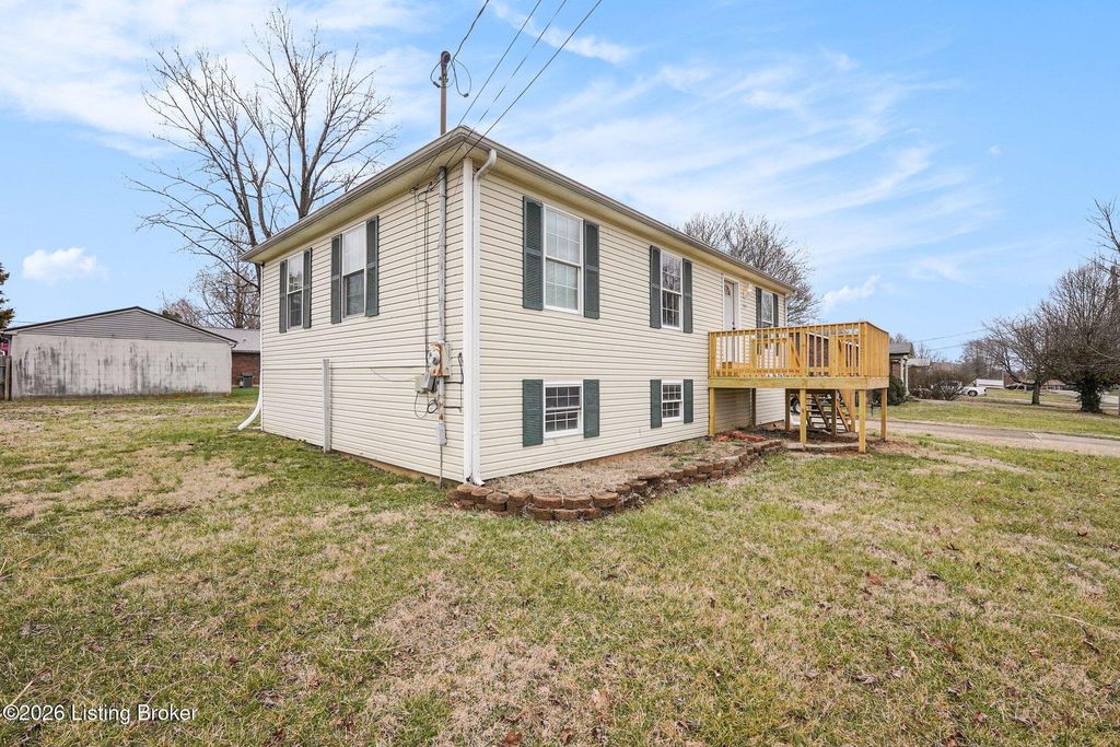 Photo of 242 Kimberly Dr, Mt Washington, KY 40047 (MLS # 1710551)