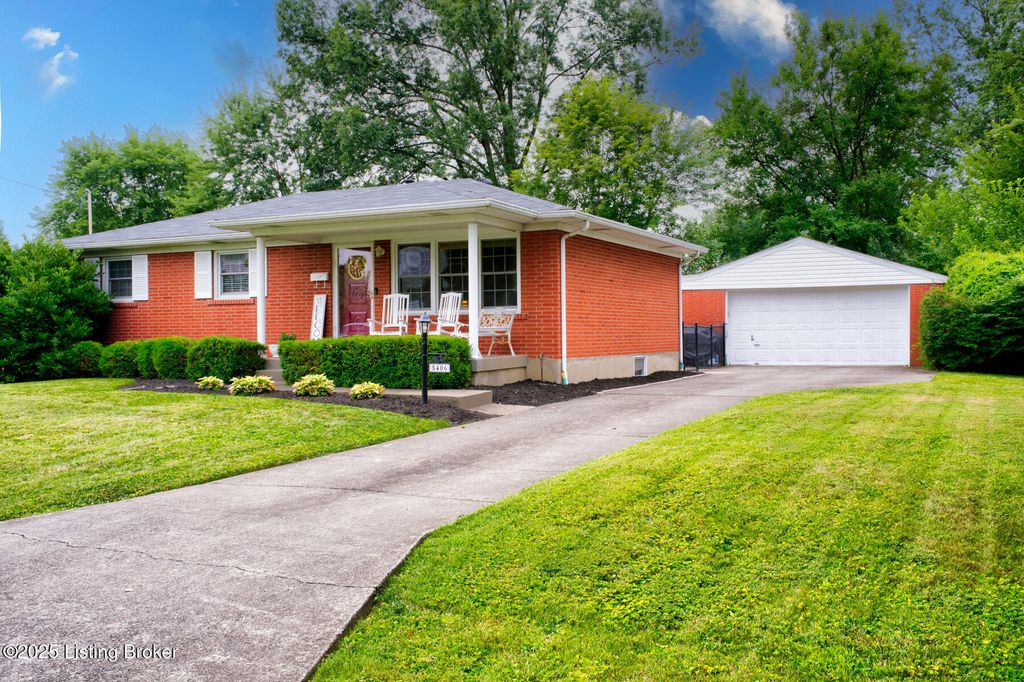 Photo of 5406 Trefoil Ln, Louisville, KY 40258 (MLS # 1705348)