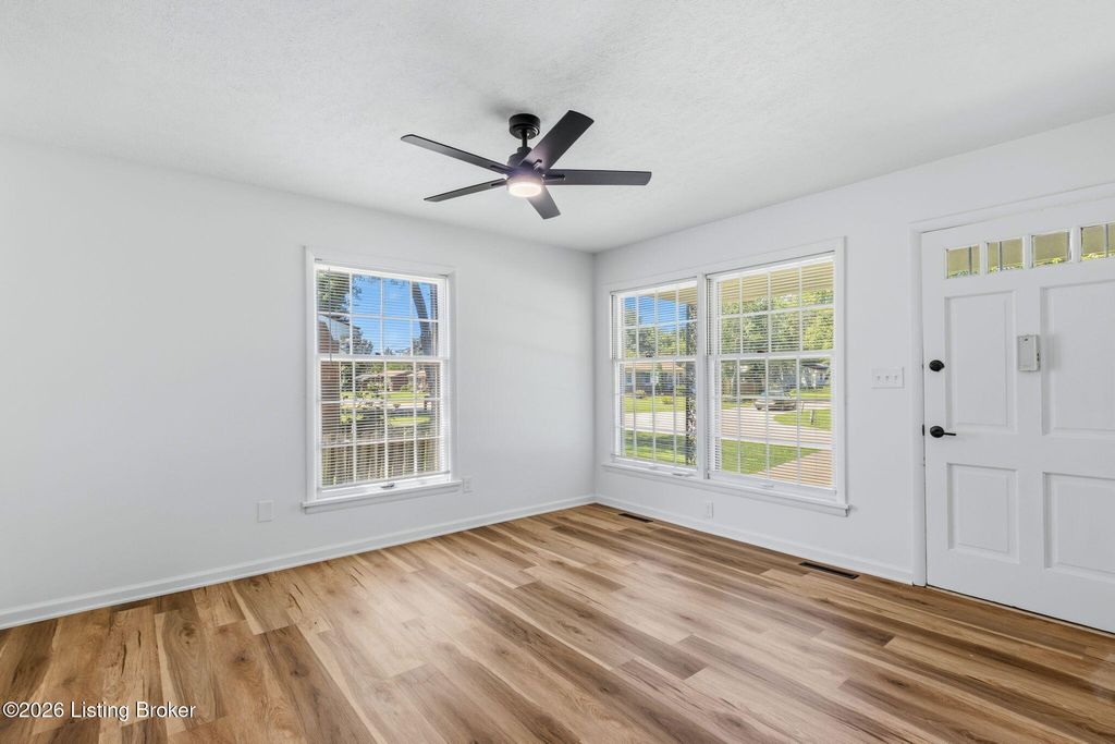 Photo of 7507 Pintail Dr, Louisville, KY 40258 (MLS # 1722951)