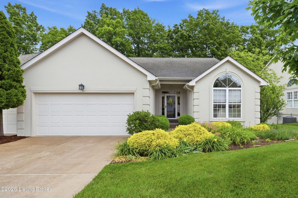 Photo of 513 Village Lake Dr, Louisville, KY 40245 (MLS # 1718374)