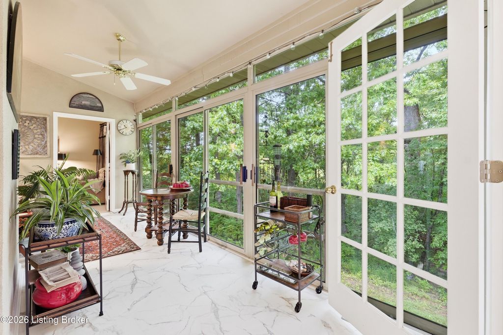 Photo of 513 Village Lake Dr, Louisville, KY 40245 (MLS # 1718374)