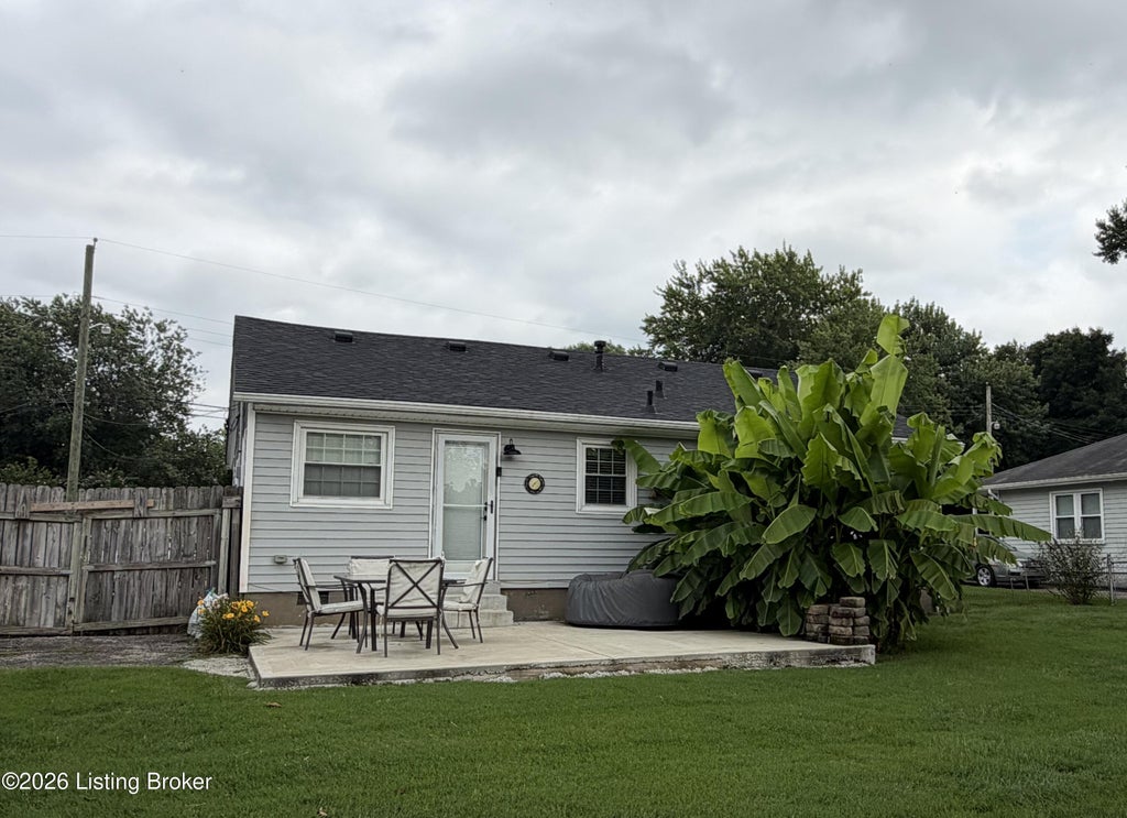 Photo of 10306 Grafton Hall Rd, Louisville, KY 40272 (MLS # 1724587)
