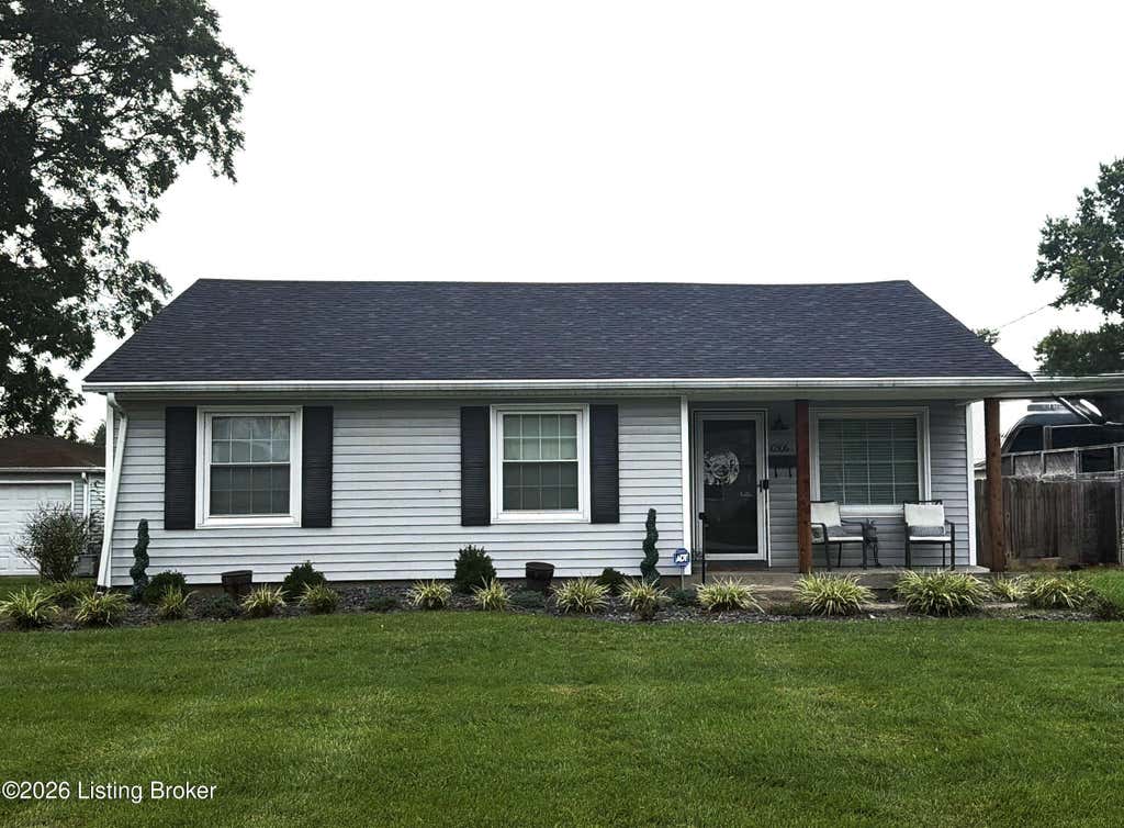 Photo of 10306 Grafton Hall Rd, Louisville, KY 40272 (MLS # 1724587)