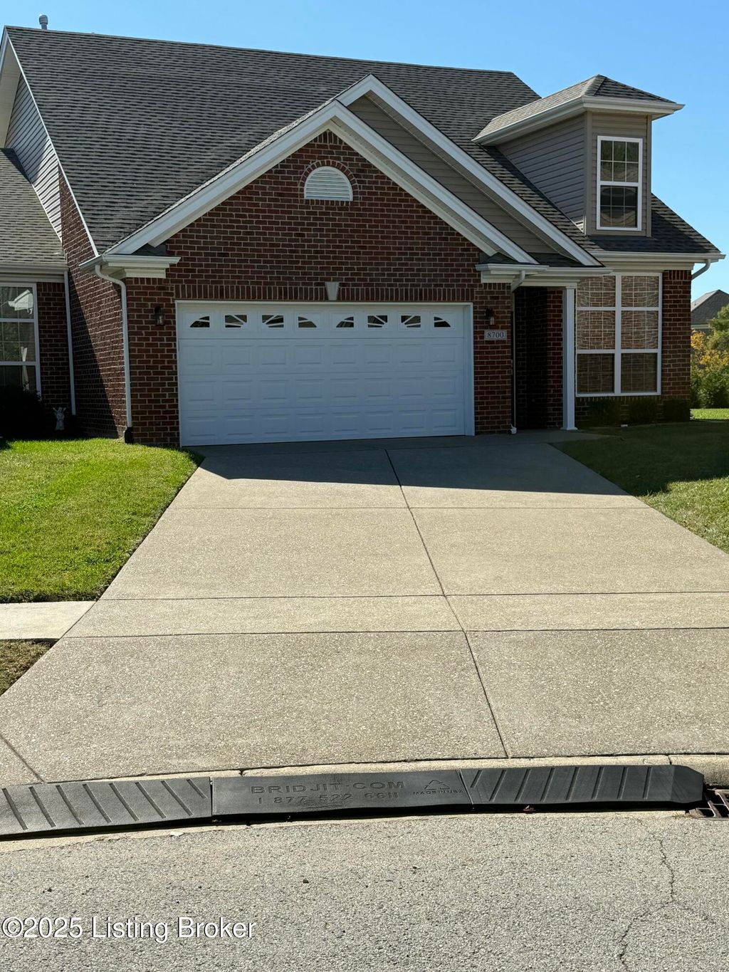 Photo of 8700 Stony Falls Way, Jeffersontown, KY 40299 (MLS # 1704855)