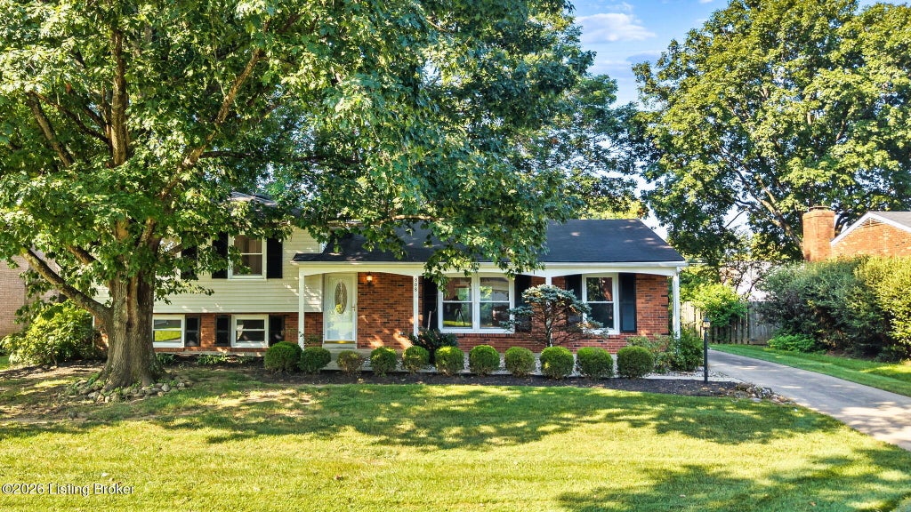 Photo of 808 Foxwood Ave, Louisville, KY 40223 (MLS # 1727657)