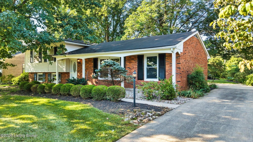 Photo of 808 Foxwood Ave, Louisville, KY 40223 (MLS # 1727657)
