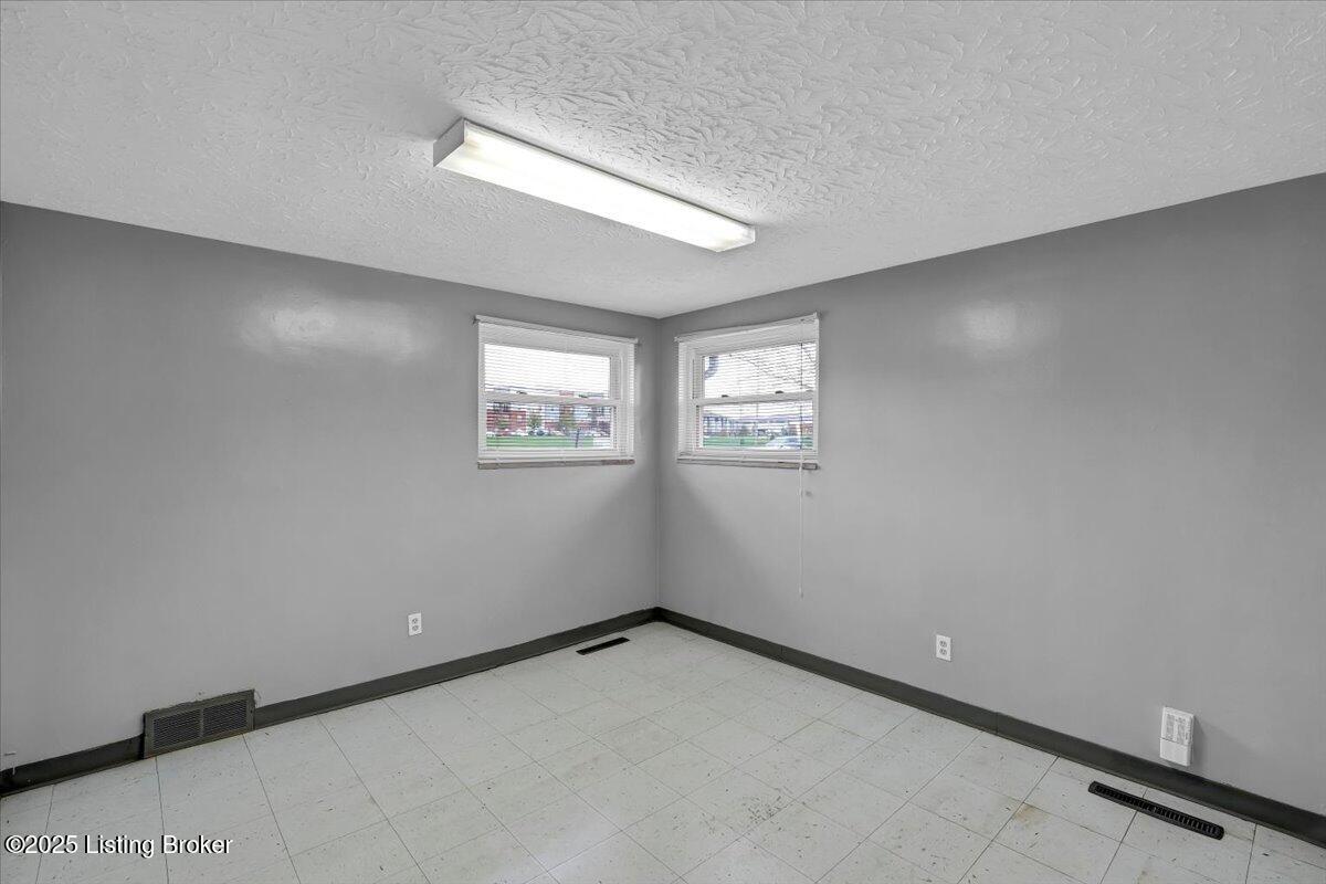 4715 Cane Run Rd, Louisville, Kentucky image 28