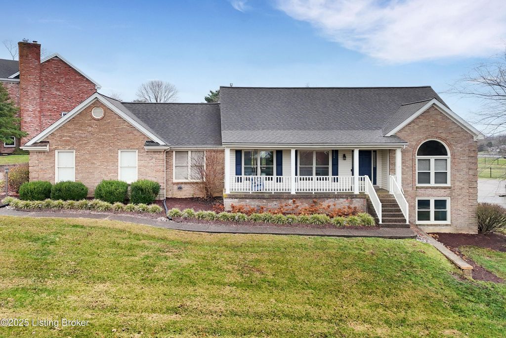 Photo of 1708 Mahogany Run Dr, La Grange, KY 40031 (MLS # 1705160)